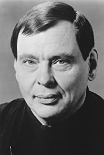 How tall is Larry Drake?